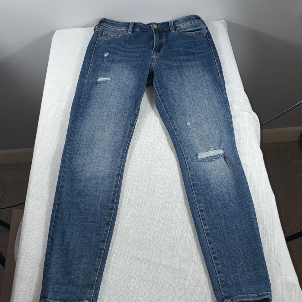 True Religion Halle high rise super skinny  sz 28 with slight distressing jeans